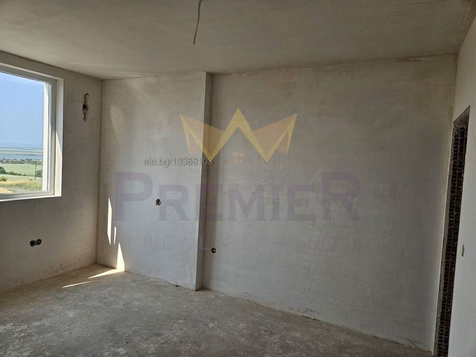 Продава се Тристаен апартамент в Бургас, Меден рудник - зона В - 97 кв.м за 681 €/кв.м - Снимка #2