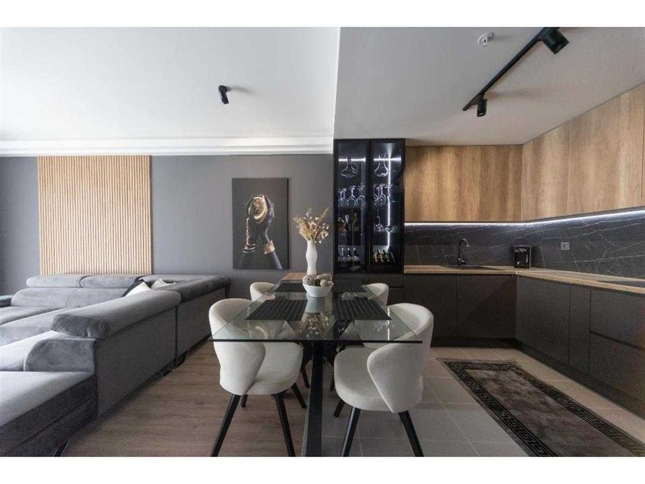 Двустаен имот в кв.Хладилника