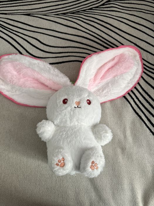 Игрушка зайчик клубника