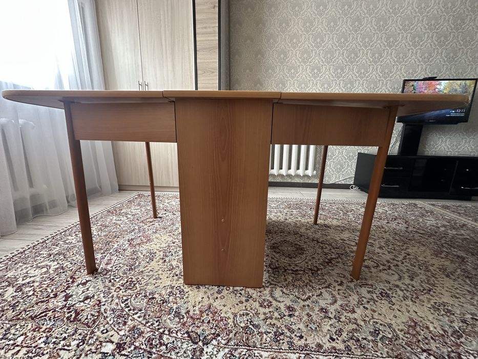 Стол раскладной,практичный