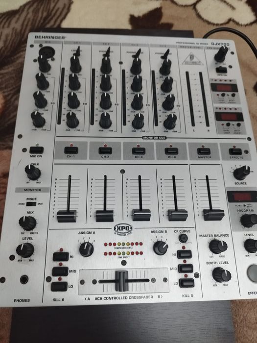 Behringer Pro Mixer DJ X 700