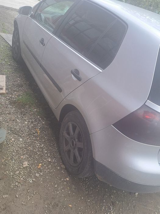 Vând golf5 1.6fsi