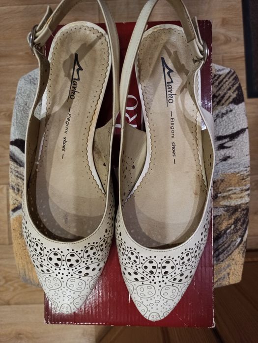 Продам босоножки