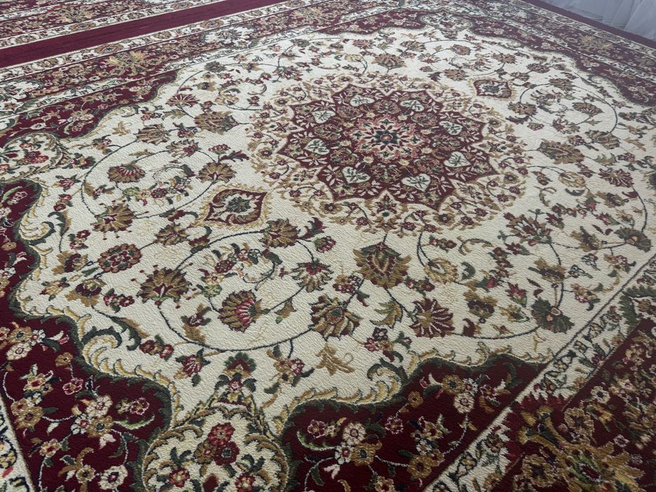 Ковер в отличном состоянии 300*400