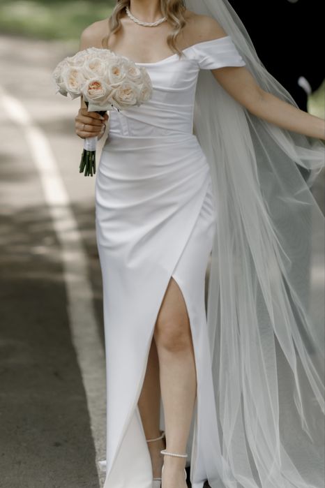 Свадебное платье и шлейф