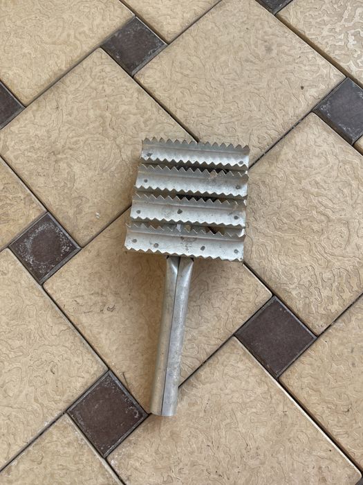 Скребница для чистки коров