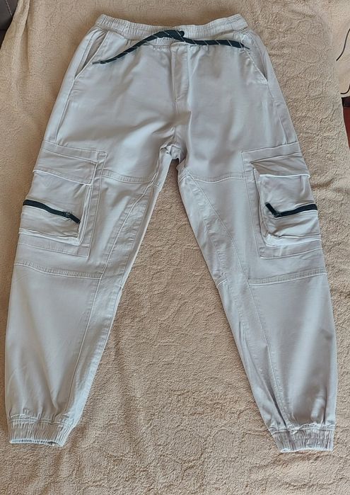 Панталони карго Bershka