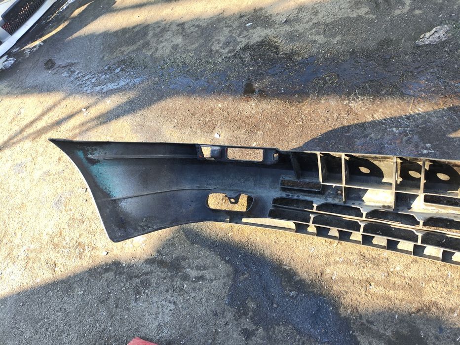 Бампер на мазду 323ф