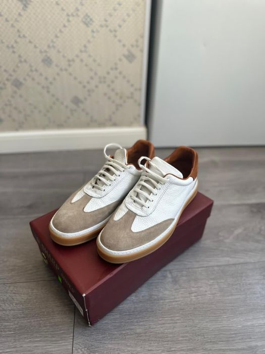 Продаю стильные мужские кроссовки