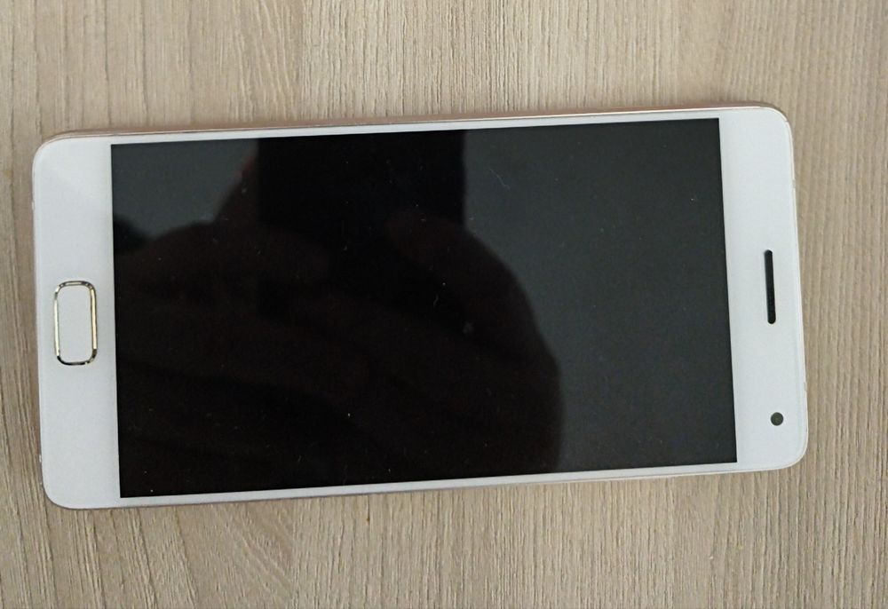 Продам смартфон Zuk Z2 Pro флагман