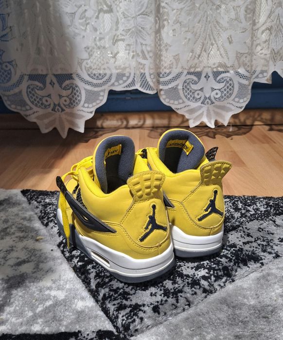 Air Jordan 4 retro lightning