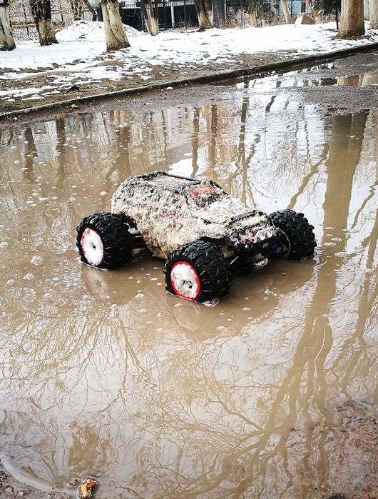 Traxxas Summit масштаб 1/8