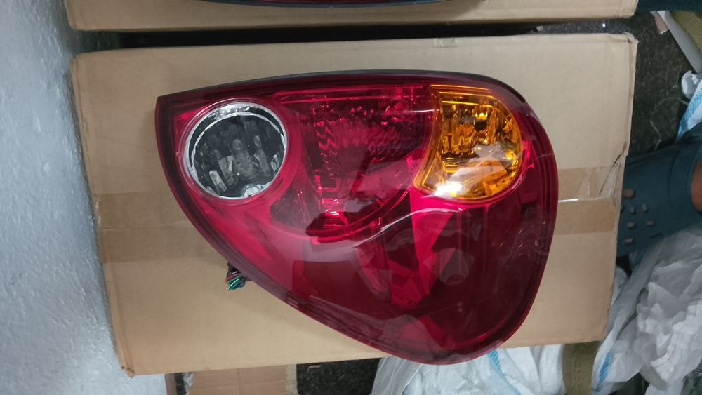 Lampa stop Mitsubishi l200  l 200 stop far aripa bara oblon grila bena lada Mitsubishi l200