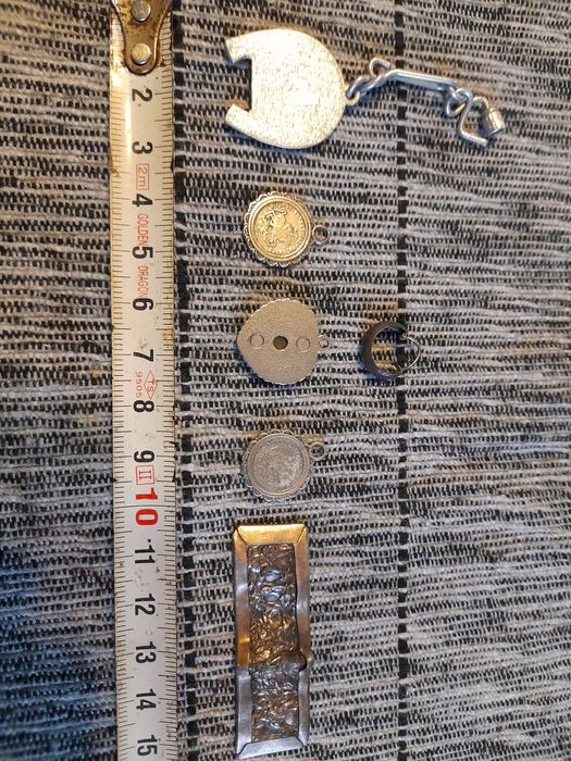 Медальони  от сребро и бронзови подкови