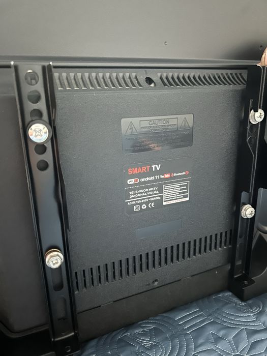 Продам телевизор смарт  тв работает