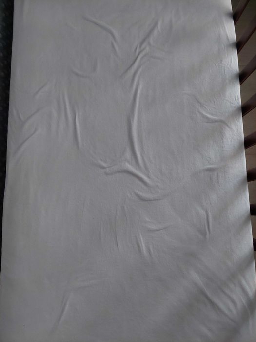 Cearsaf cu elastic pentru pat bebe