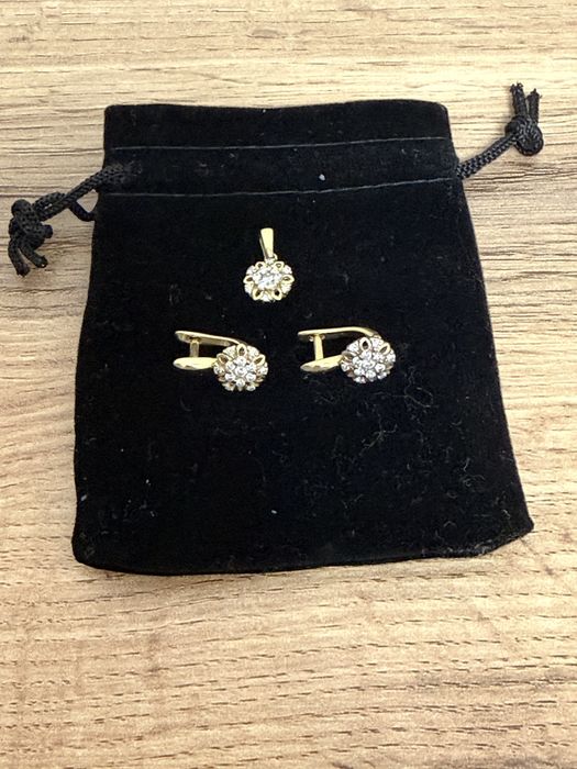 Продам набор серьги подвеска с бриллиантами