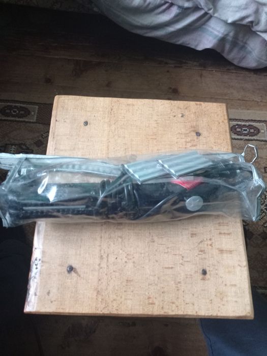 Vand 2xPlacă pentru păr. Preț negociabil