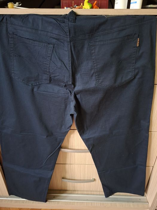 Vand pantaloni  mari