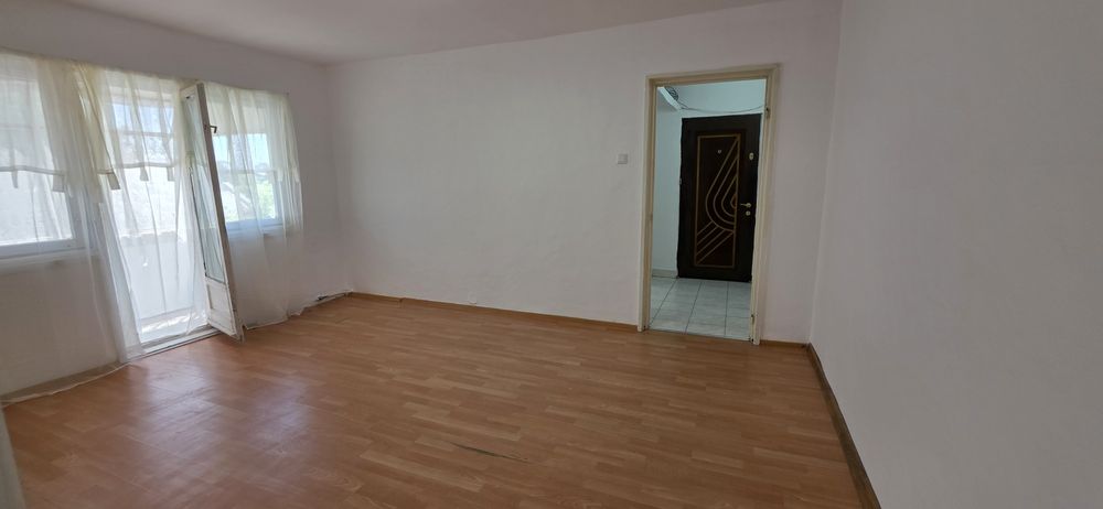 2 camere str.Miron Costin  LIBER.  Zona CENTRALA!!!