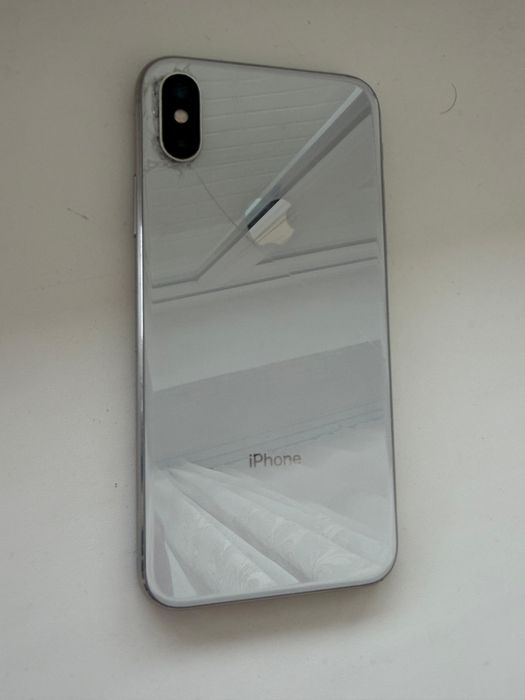 Айфон X в хорошем состоянии