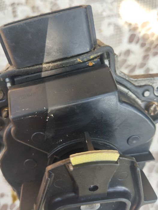 Продавам делкото за Nisan Almera N15.