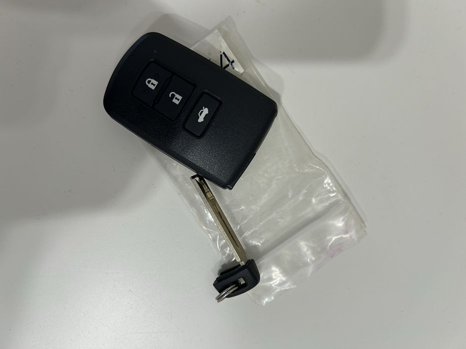 Ключ с чипом от камри 50