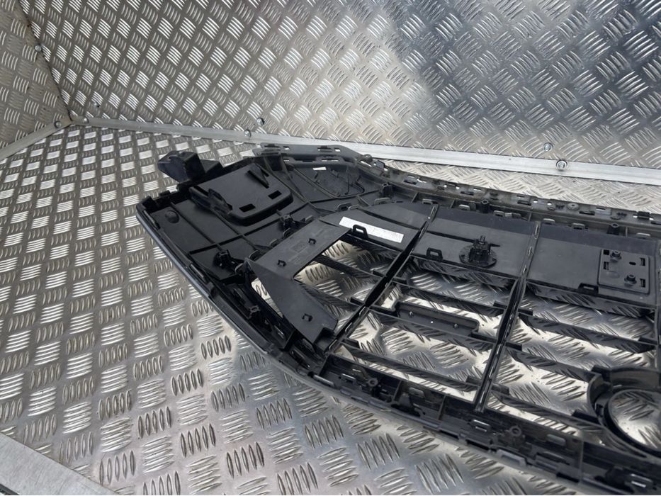 Audi Q8 4M s line ОЕМ предна решетка