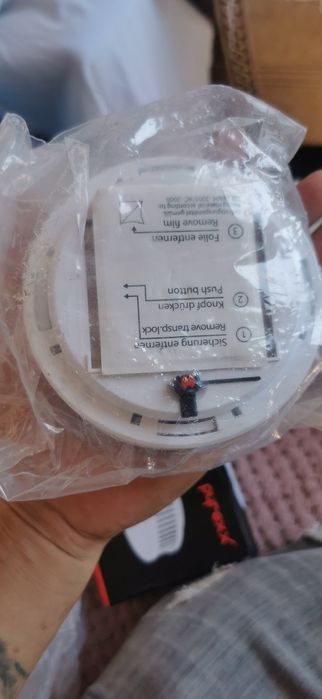 Vând 3 alarme de fum.