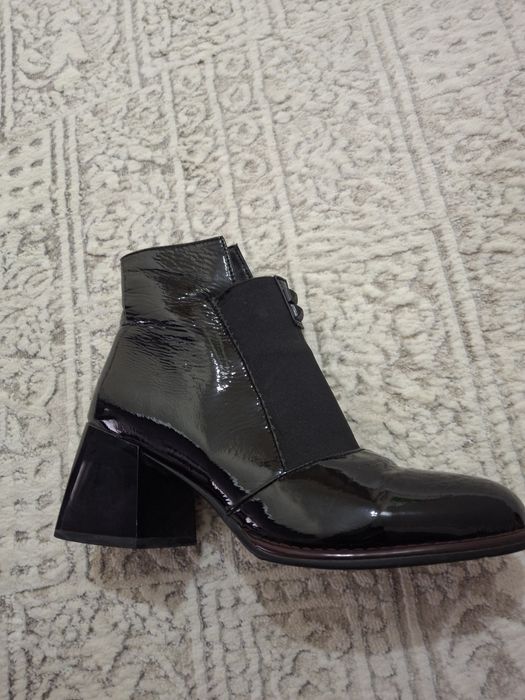 Полусапожки лаковые