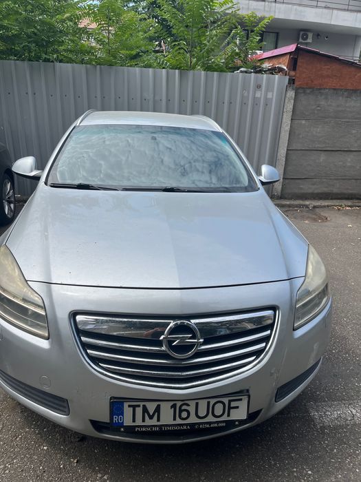 Mașina Opel Insignia