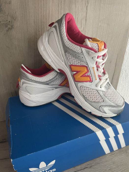 Дамски маратонки New balance 533