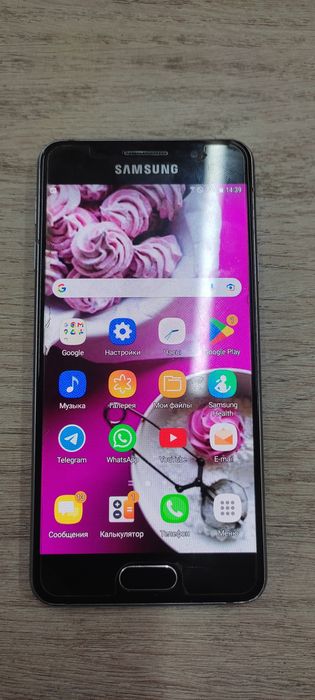 Телефон Самсунг А 3 в хорошем состоянии