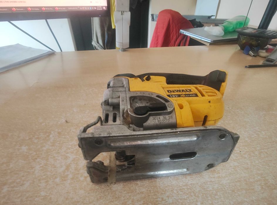fierastrau pendular dewalt 18v dcs331