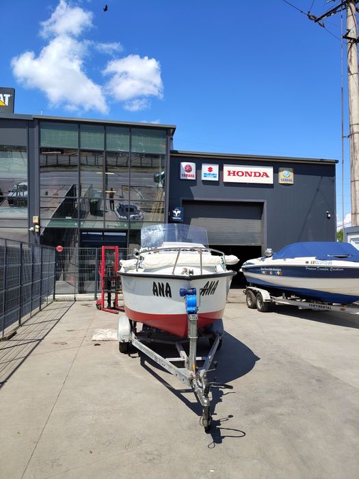 Barca cabinata cu motor 20 cp 4t