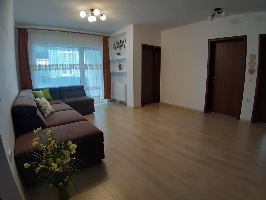 Inchiriez apartament 3 camere decomandat
