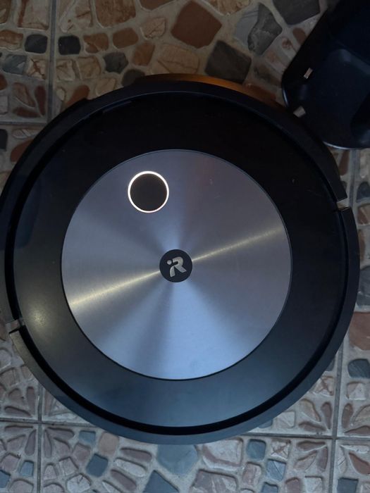 Aspirstor iRobot Roomba seria j7