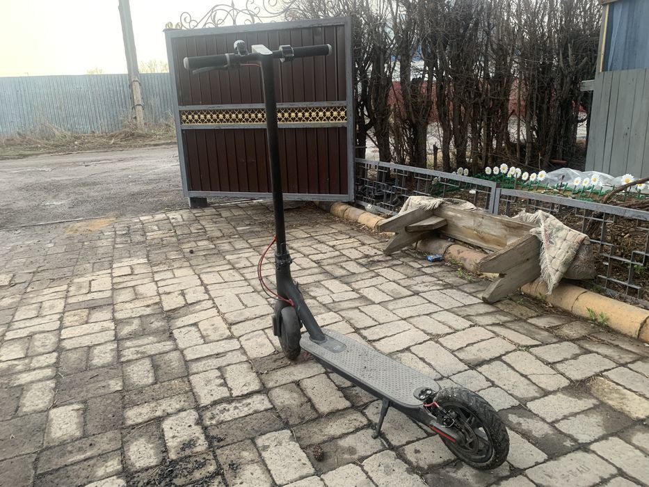 Продам электросамокат xiaomi