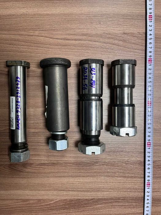 Пальцы и оси на прицепы.