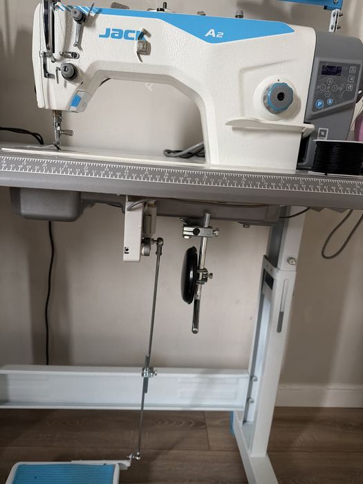 Бытовая швейная машина