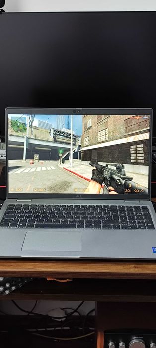 Vand laptop i5 generatia 11 4.400 GHZ 16 GB DDR4 SSD 512 GB