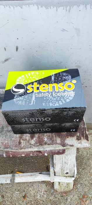 Работни обувки 40 и 42 номер