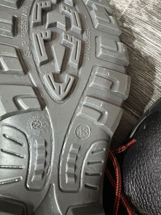 Продам Ботинки рабочие