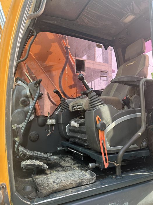 Продоется HYUNDAI R220 LC