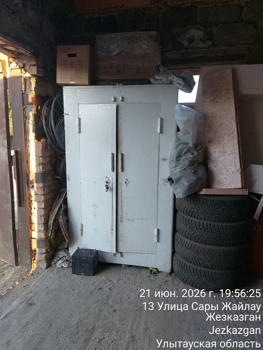 Продам сейф металлический