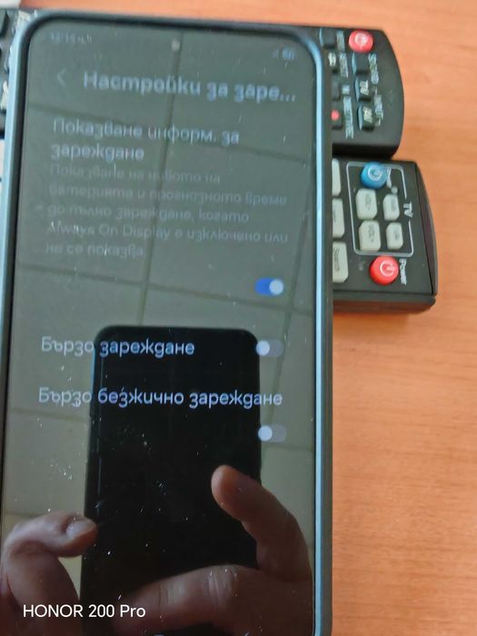 Samsung s25 plus 12/512 с гаранция на 3 месеца и 4 зарядки