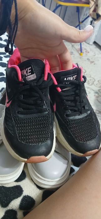 Продам 2 пары обуви за 10 тыс