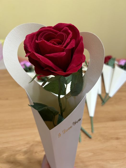 Рози за подарък