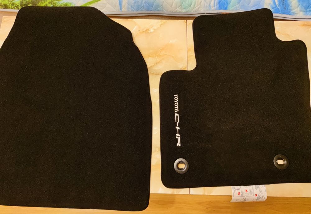 Текстилни стелки за Toyota Chr plugin нови