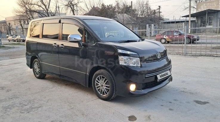 Toyota Voxy I Минивэн